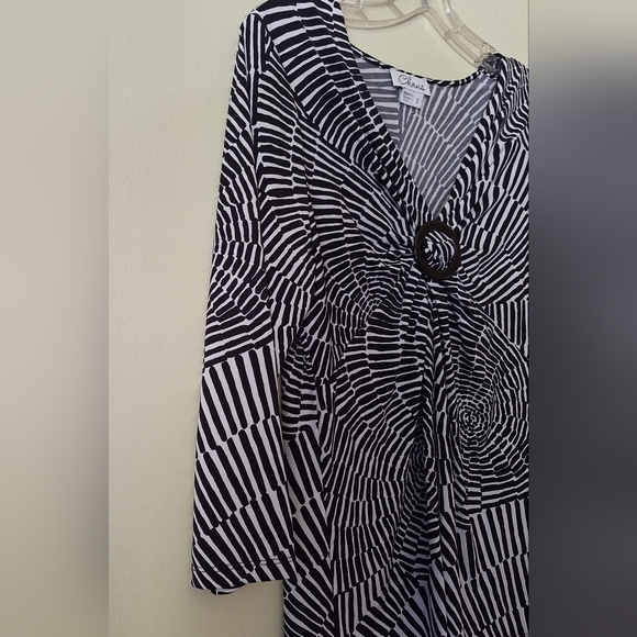Chaus Soft Stretchy Top 3/4 Sleeves Black White Deep V-neck Print Shirt FLIRT💋 - Picture 6 of 6